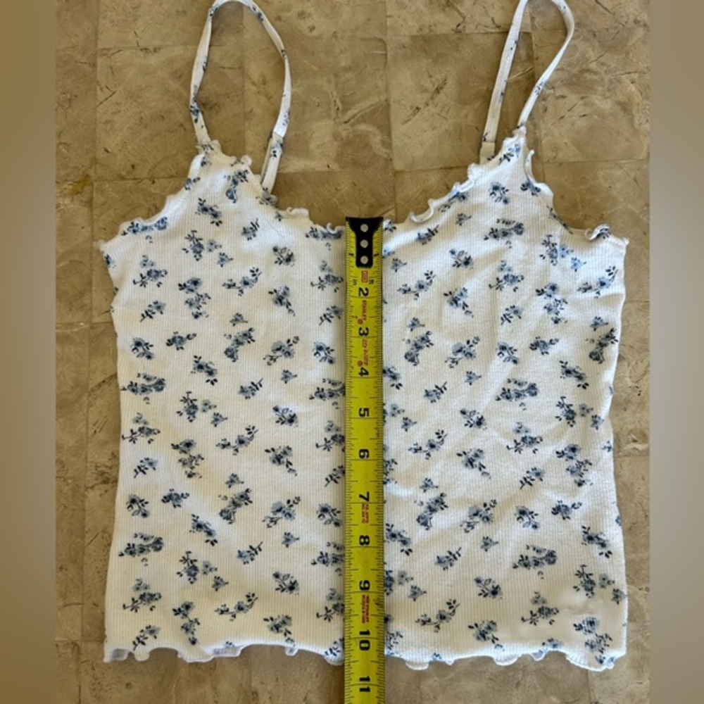 Lot of 2 Hollister Tops 1 Floral Tank Top Size S
White Halter Top Size M Juniors - Picture 8 of 12